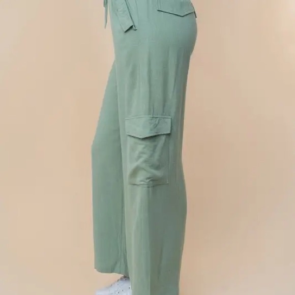 1013. High Waisted Woven Wide-Leg Cargo Pants - Picture 4 of 5